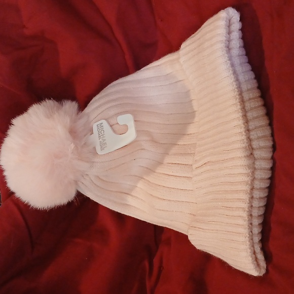 NWT Michael Kors woman's beanie - Picture 4 of 4